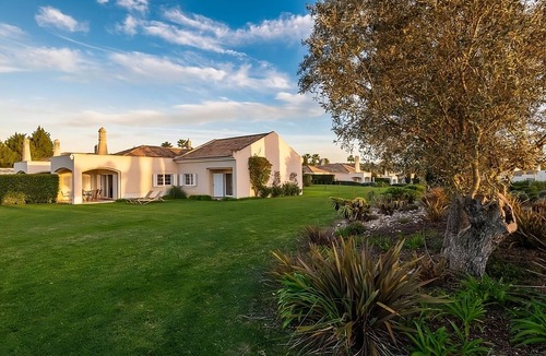 Estombar House | Group Getaway in Carvoeiro! 2 Contemporary 2BR with Kitchens, 3 Swimming Pools!