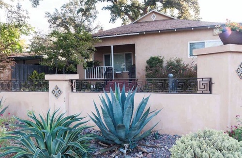 Visalia House | Group Retreat with Hot Tub and Studio