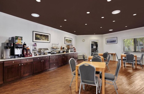 Torrance House | Group Vacay! Four Modern Units, Pool, Hot tub, Parking