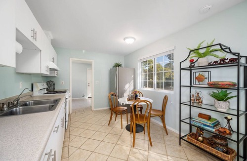 Callender House | Guest House Country Escape | 1 Bdrm | Coastal & Wine Country Stay