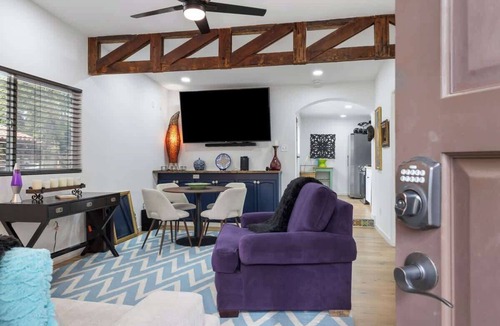 Visalia House | Guest House in Visalia Poolside Casita