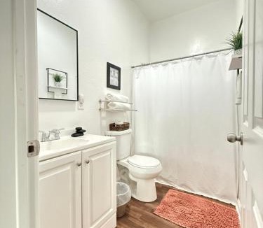 Dinuba House | GUEST RANCH HOUSE w POOL access near NATL PARKS