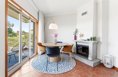 Madalena Apartment | GuestReady - Charming retreat with balcony in Gaia
