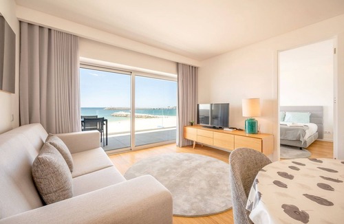 Santiago Apartment | GuestReady - Golden sea view retreat
