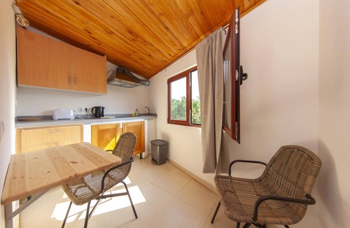 Abris Apartment | H 06 - Samouqueira Studio in Montes de Praias