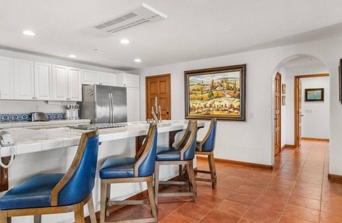 Avalon Condo | H1864: Remodeled 2Br villa, AC, 4-seat cart, OCEAN VIEWS, BBQ