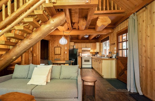 Ucluelet Cabin | Halfmoon Cottage I Nature Escape I Hot Tub I Pets