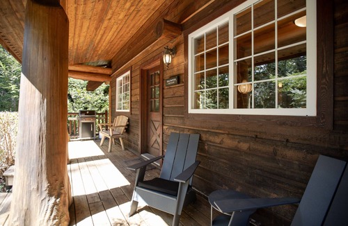 Ucluelet Cabin | Halfmoon Cottage I Nature Escape I Hot Tub I Pets