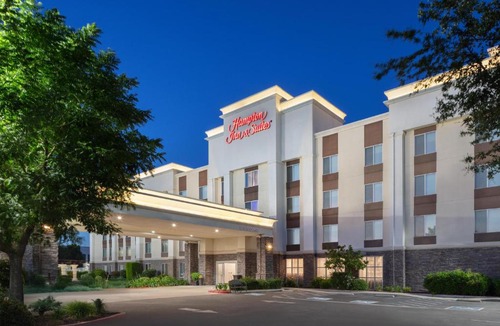 Raisin Hotel | Hampton Inn & Suites Fresno