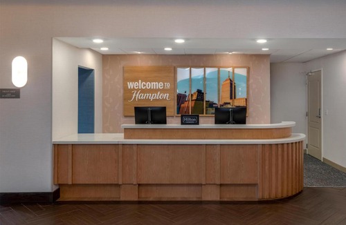 Raisin Hotel | Hampton Inn & Suites Fresno