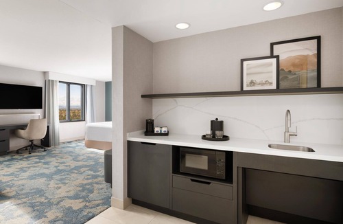 Alameda Hotel | Hampton Inn & Suites Oakland Airport-Alameda