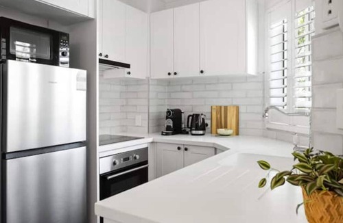 Southport Apartment | Hamptons Charm: Central 1-BR Apt Pool Tennis Court
