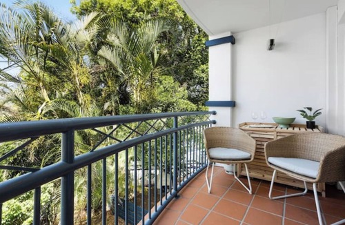 Southport Apartment | Hamptons Charm: Central 1-BR Apt Pool Tennis Court