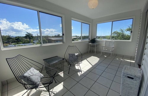 Southport House | Handy Gold Coast location close to Broadwater Parklands