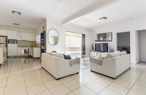 Wavell Heights Apartment | Handy to Brisbane Airport