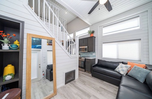 Parker Strip House | Hang Up & Hang Out