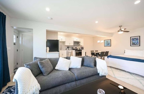 Morro Bay House | Harbor Retreat – EV Charger, King, Walk to Rock