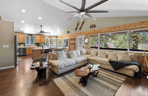 Big Bear Lake House | Harmony Pines Spa Game Garage