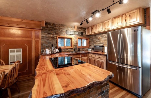 Sierra Cedars Cabin | HB Hideaway ~ Boho Treehouse Vibes in the Pines