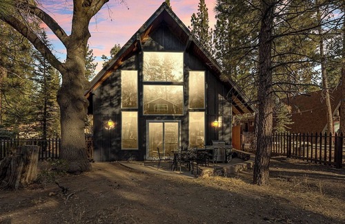 Evergreen Estates Cabin | Heart of Big Bear | HotTub | Pet Friendly | WIFI