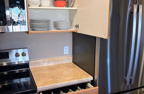 Parkwood Ranch Condo | Heated Pools, King Bed, Fast Wi-Fi – Gated East Mesa 3BR Condo with Balcony