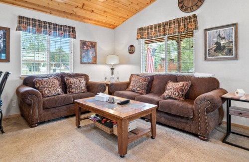 Woodlands Cabin | Heavenly Daze - Cute and cozy cabin with hot tub and large fenced yard