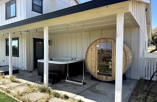 San Miguel House | Heavenly Vacation Retreat with Sweeping Vineyard Views near Paso Robles Wineries in California