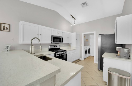 Mission Hills House | Henderson escape+ mini golf +peaceful stay
