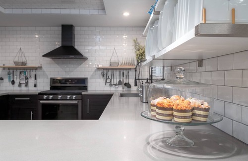 Kensington House | HGTV Style Coastal Retreat! Close to Legoland, Zoo, Beaches and More!