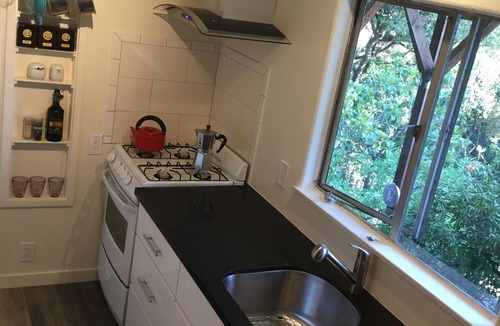 Crocker Highlands Apartment | Hidden Gem