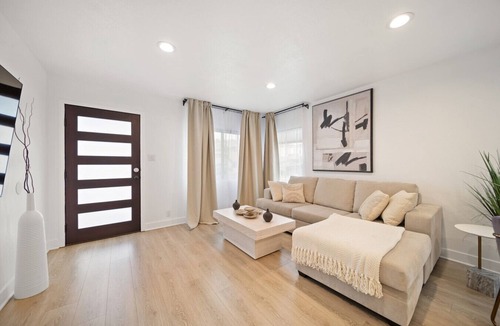 Lawndale House | Hidden South Bay Gem Manhattan/Redondo Beach