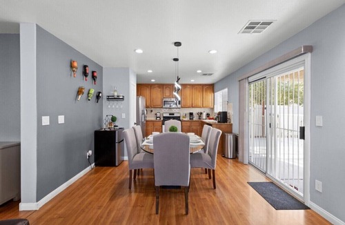 Sunrise Manor House | High Roller Retreat | Close To Strip | Fireplace | Outdoor Patio