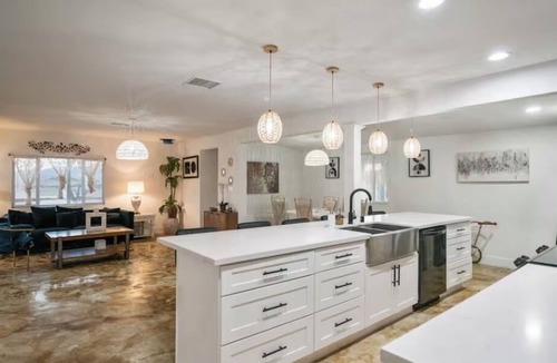 Wonder Valley House | Hikers Paradise . Spacious Four Bedrooms with Spa and Ping Pong.