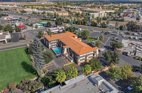 Tulare Hotel | Hillstone Inn Tulare, an Ascend Collection Hotel