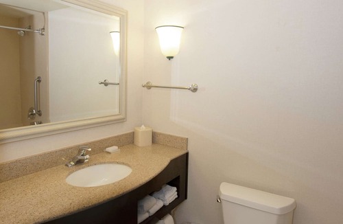 Magnesia Falls Cove Hotel | Hilton Garden Inn Palm Springs - Rancho Mirage