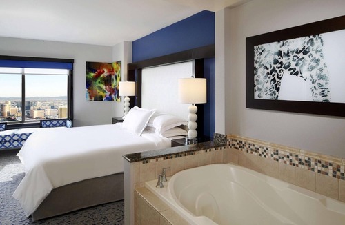 Las Vegas Resort | Hilton Trump Hotel Las Vegas 2 bedroom unit Sleeps 6