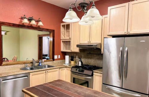 Fortuna House | Historic Charm- 4 bedroom house in wonderful Fortuna with hot tub