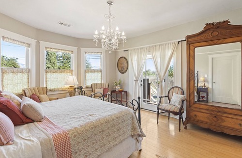 San Luis Obispo House | Historic Edna Farmhouse in the middle of Edna Valley Wine Country.