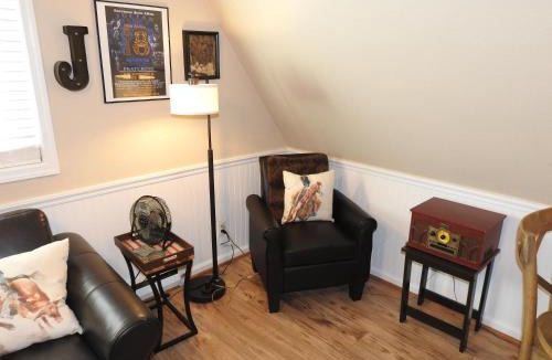 Julian House | Historic Gold Town Loft A-Frame 1 Bedroom with sofa sleeper WIFI