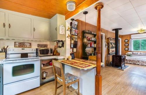 Julian House | Historical Cabin in Julian Pet's okay!