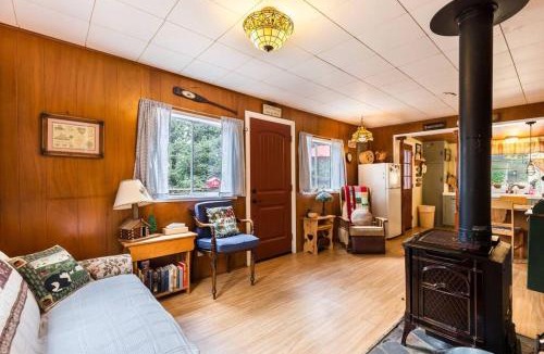 Julian House | Historical Cabin in Julian Pet's okay!