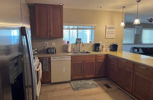 Havasu Lake House | Hit the Trail or Lake: Spacious 4BR/2BA Retreat with Pool Table & Large Bar Area