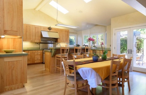 Half Moon Bay House | HMB Coastal retreat with Hot Tub and EV Charging