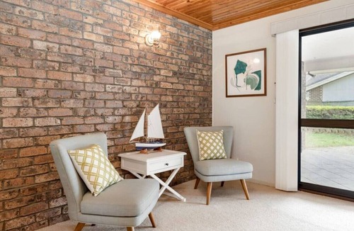 Robertson House | Hobbit House Inspired 4BR cozy Fairytale Cottage