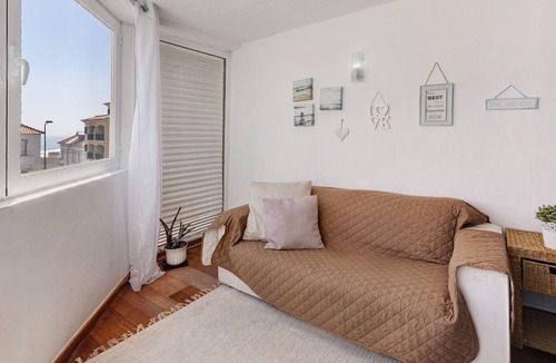 Praia das Macas Apartment | Holiday Apartment "Mar E Serra III" near Beach with Balcony & Wi-Fi