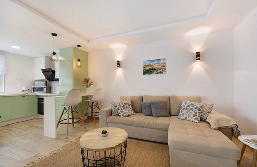 Mato Serrao Apartment | Holiday Apartment 'Quinta Do Paraíso' with Shared Pool, Shared Garden & Wi-Fi