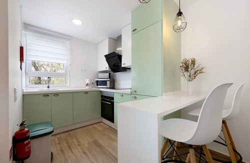 Mato Serrao Apartment | Holiday Apartment 'Quinta Do Paraíso' with Shared Pool, Shared Garden & Wi-Fi