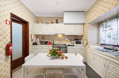 Sever do Vouga House | Holiday Home 'Da Ponte' with Mountain View, Private Terrace & Wi-Fi
