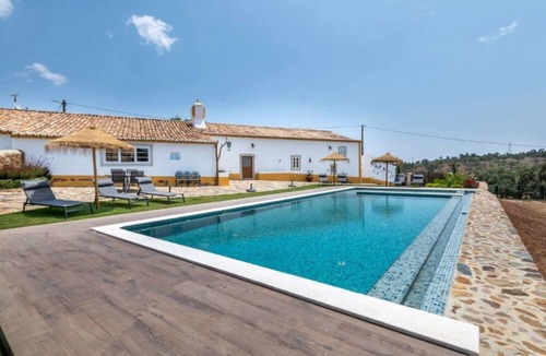 Loule House | Holiday Home 'Casa Do Forno - Vale Luís Neto' with Mountain View, Wi-Fi and Air Conditioning