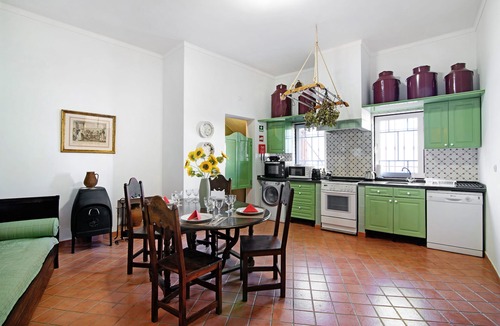 Carvalhinhos House | Holiday Home "Casa do Lavrador Furnazinhas" with Mountain View & Wi-Fi